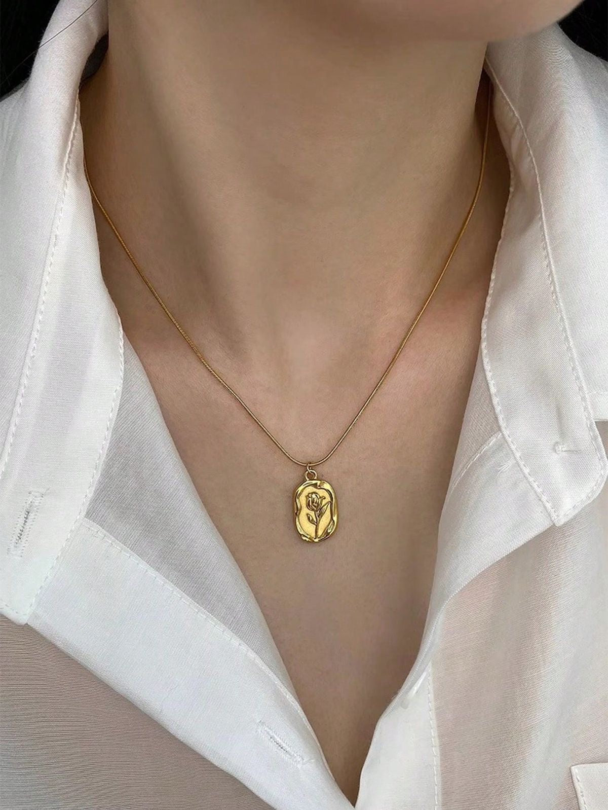 Rose Pendant Necklace