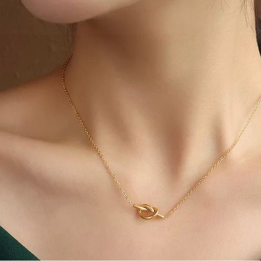 Knot Necklace