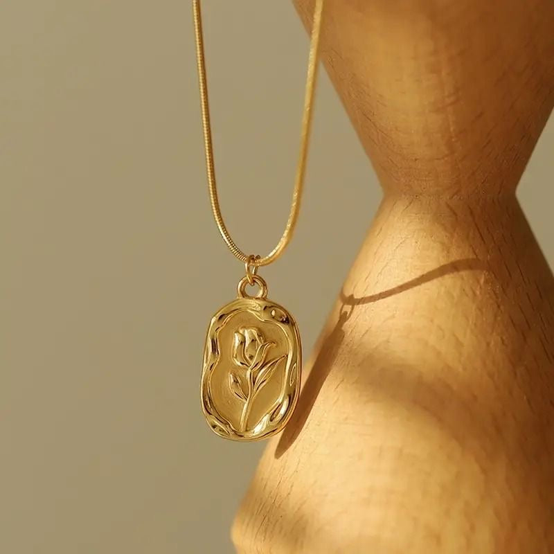 Rose Pendant Necklace