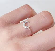 Crescent Moon Chain Ring (silver)