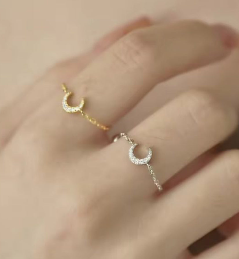 Crescent Moon Chain Ring (silver)