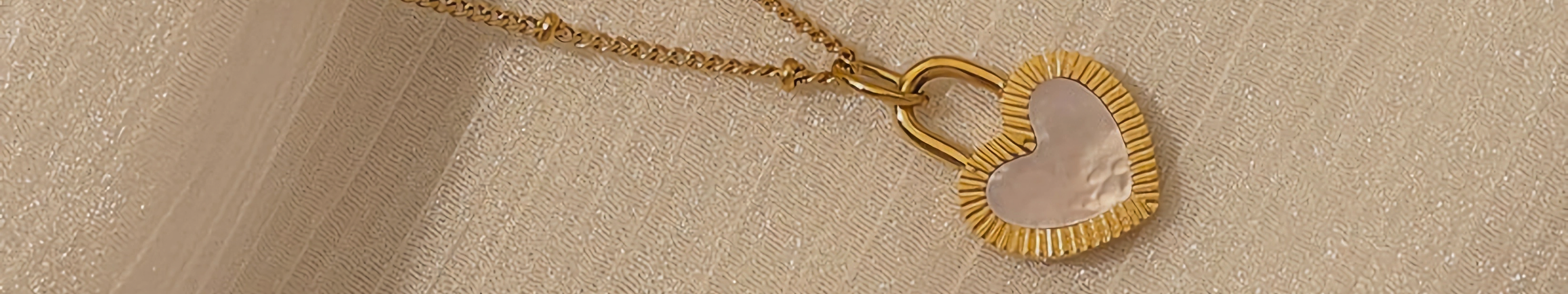 Collection Necklaces Banner